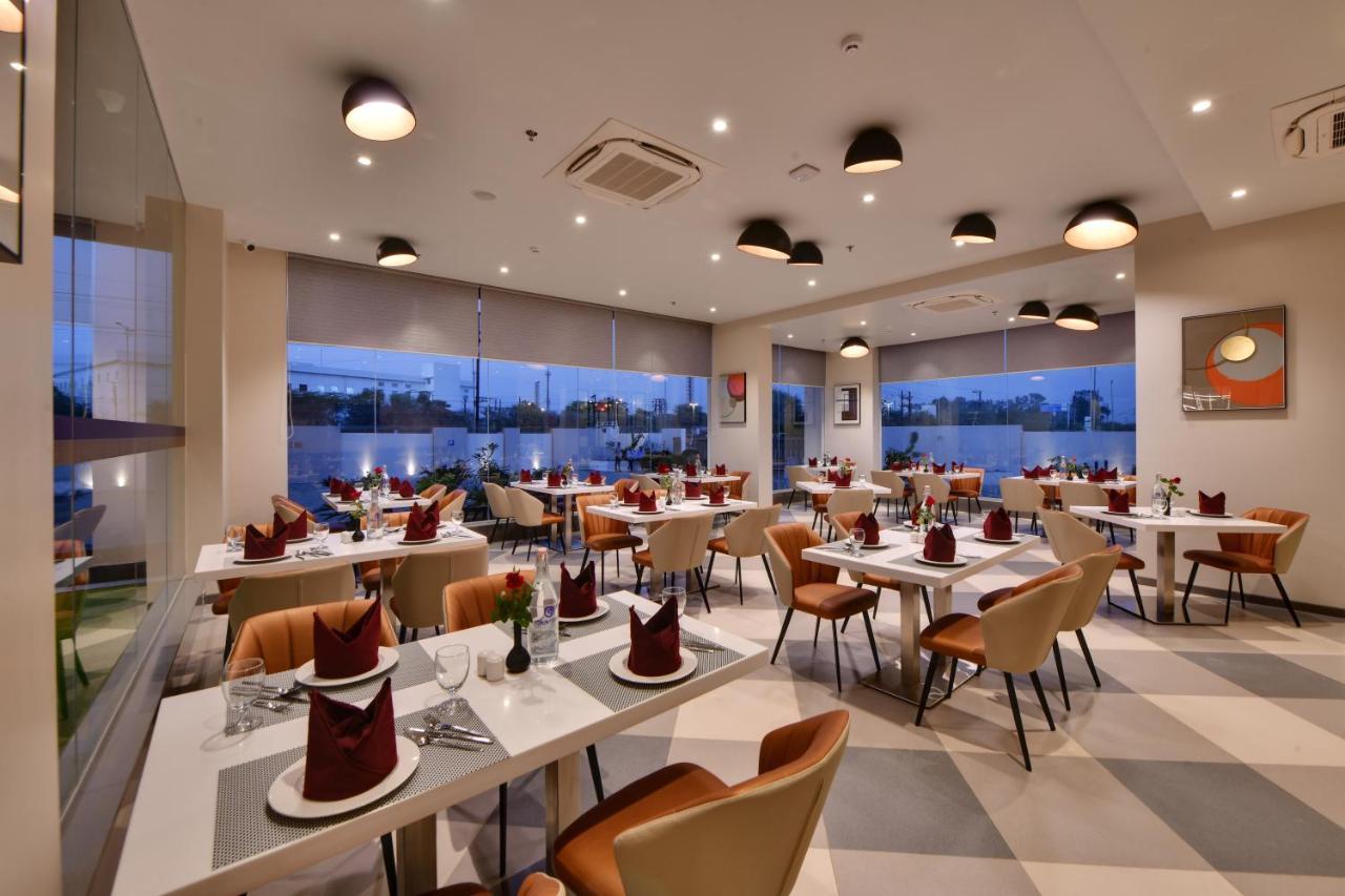 Click Hotel Pithampur Mhow Zewnętrze zdjęcie