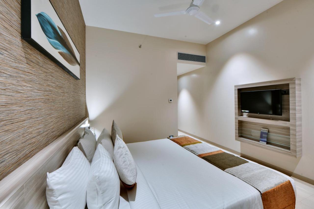 Click Hotel Pithampur Mhow Zewnętrze zdjęcie