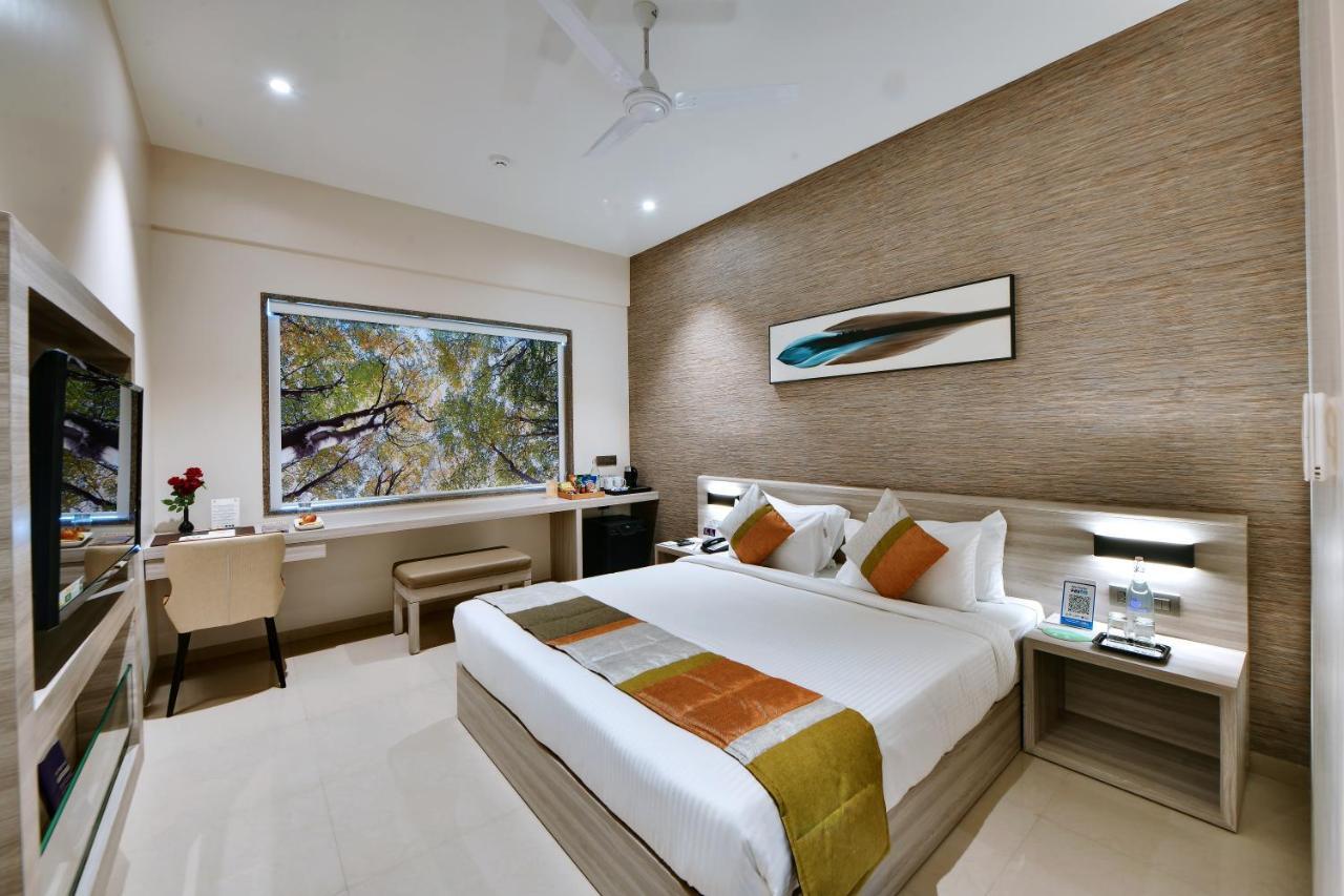 Click Hotel Pithampur Mhow Zewnętrze zdjęcie